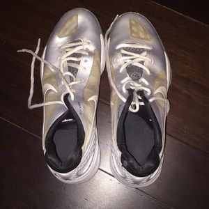 nike flywire volleyball shoes